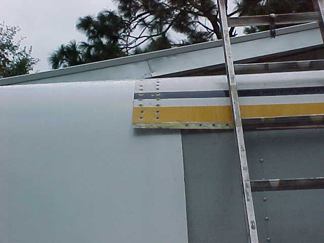 Fred_Hobe_rear_cap_install04.jpg (28004 bytes)